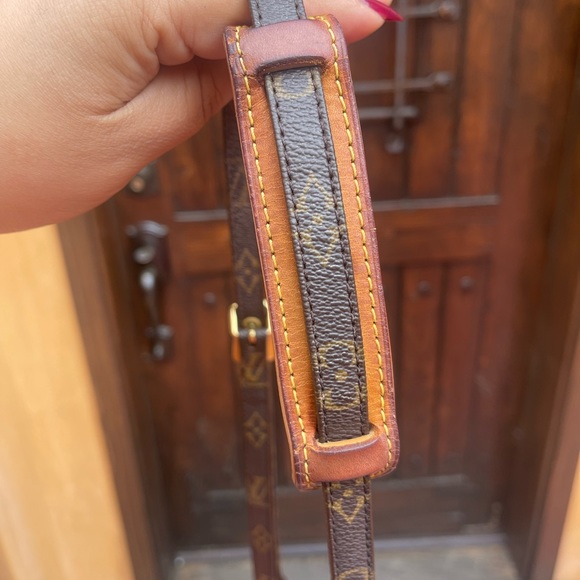 Authentic LV monogram canvas crossbody bag - Picture 6 of 6